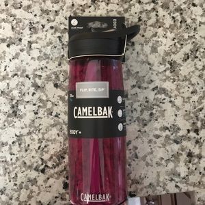 NWT camelbak 25 oz water bottle